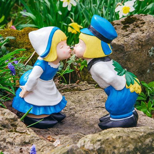 Kissing Dutch Couple Statues