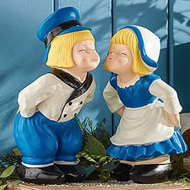 Kissing Dutch Couple Statue