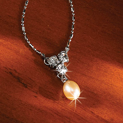 Romantic Pearl Drop Necklace